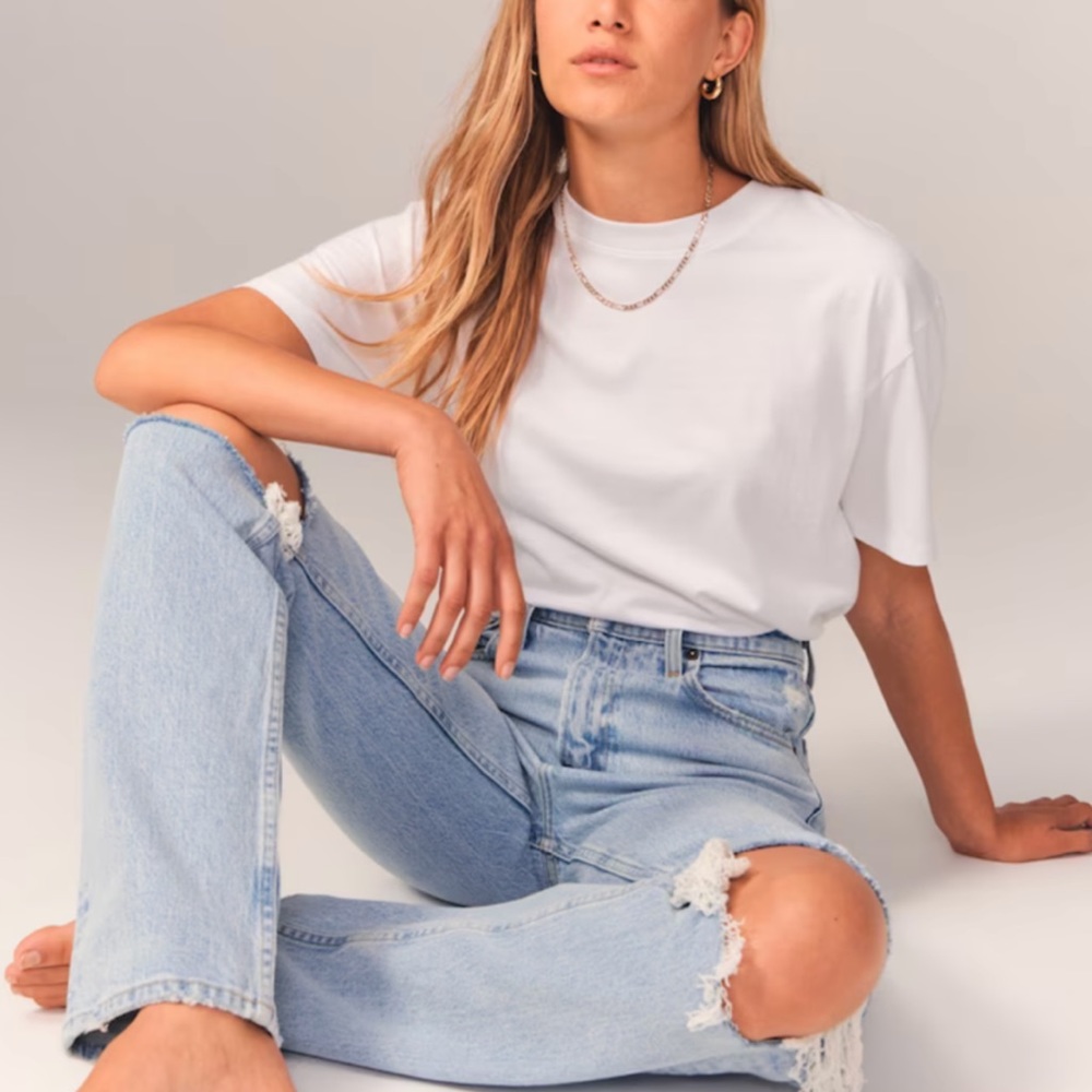 A&F Vintage Stretch Denim

Ultra High Rise 90s Straight Jean